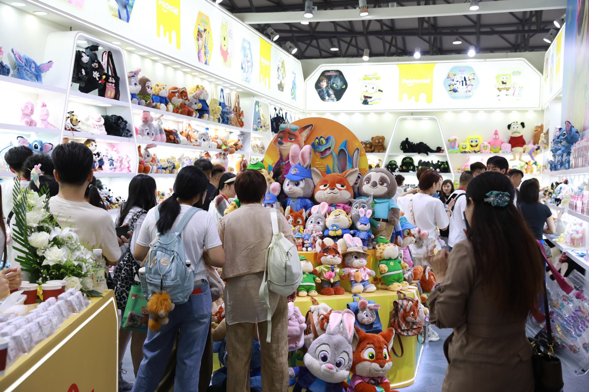 “AI+IP”雙重賦能，東莞茶山潮玩閃耀中國(guó)玩協(xié)四展，探索玩具銷售新紀(jì)元